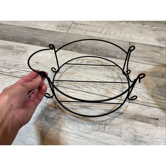 Temp-tations by Tara Old World Green Handled Round Baker w/ Plastic Lid & Stand - Picture 11 of 13